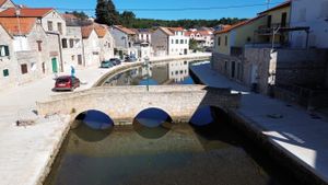 Dovršeni radovi na uređenju obalnog dijela hvarske "Male Venecije"