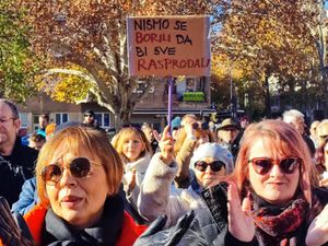 Udruga Spasimo male obiteljske iznajmljivače (SMOi) zahtijeva ocjenu suglasnosti: "Tri zakona pod povećalom Ustavnog suda"