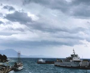 VIDEO Pogledajte Sućuraj dok ga šiba jugo: "Trajekt nije isplovio ni u 13 sati!"