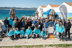 Iz mora na zadarskoj plaži Kolovare izvađena tona otpada