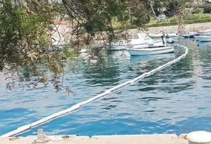 Ministarstvo mora o katastrofi kod Hvara: "Sve službe usmjerene su na sprječavanje daljnjeg širenja goriva"