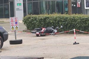 Bura je po Dubrovniku danas rušila stabla, ograde i motocikle!