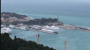 VIDEO Brodovi u splitskom portu, jugo na pučini