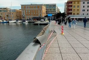 UDAR U GRADSKI MOST Putnički je brod početkom travnja oštetio 10 metara mosta u Zadru - zapovjedniku ide novčana kazna