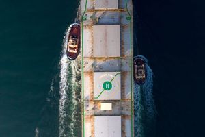 Na brodu za prijevoz rasutog tereta izbio požar - četiri mornara ozlijeđena!