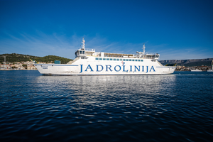 Na trajektu Hrvat postavljena prva komunikacijska ploča