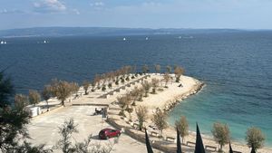 FOTO Iz Park šume Marjan se pohvalili kako su uredili plažu Kaštelet: "Bilo je puno truda, vremena i zajedničke volje"