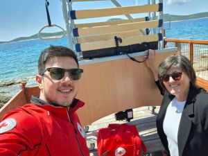 Jedan je medicinski krevet stigao na otok Prvić i jednom čovjeku olakšao život!