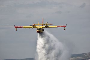 NIJE BIO POTREBAN Vratio se hrvatski kanader - požar ugašen prije nego je došao do Izraela