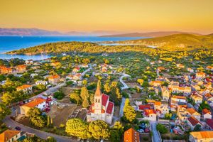 Zanimljiva priča o otoku Šolti i jednoj vinskoj sorti autora Vicka Kaštelanca