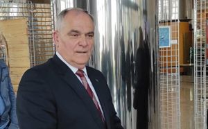 Koncesiju na plažu sud dodijelio tvrtki iz Zagreba, splitsko-dalmatinski župan Boban godinu dana skriva dokumente i priznao da odbija provesti odluku suda!