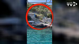 OBJAVLJUJEMO SNIMKU Muškarac koji je kamenovao nautičare, zaprijetio našem novinaru: "Objaviš li ovo, ubit ću te sto posto!"