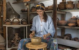 DOŽIVLJAJ POVIJESTI Radionica tradicijskog lončarstva otoka Iža - posljednja iška "lopižarka" oktriva tajne starog zanata!