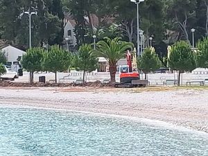 PRVI RED DO BAGERA Na najvećoj plaži na Šolti, onoj u Nečujmu u tijeku su radovi - saznali smo zašto!