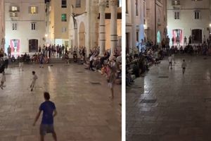 KAO NEKAD Skupina djece zaigrala nogomet na splitskom Peristilu: "Vratite dicu na ulice centra!"