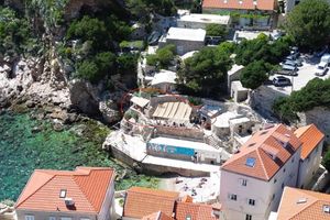 UZURPACIJA Ugostiteljski objekt u Dubrovniku ilegalno koristio pomorsko dobro. Kazne za ovo su jako visoke!