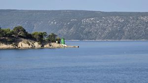 Nedjelja na Jadranu pretežno sunčana, često i vruća, ali na sjeveru i nestabilna