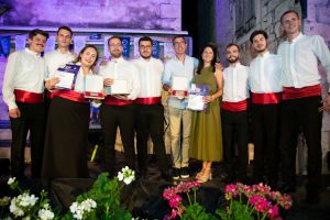 FOTO Kakav trijumf: Splitska klapa Dežgracija s „Gomilom“ pomela nagrade na Omiškom festivalu