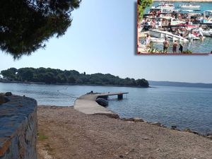 CIRKUS SE NASTAVLJA Iako su pontoni misteriozno uklonjeni, na Drveniku Velom "poduzetnici" godinama devastiraju podmorje i nikom ništa!