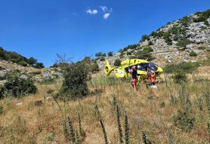 Hitna helikopterska služba i HGSS s Biokova spasili pacijenta sa slomljenim bedrom