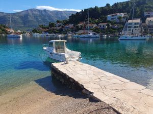 RED NA TERENU: "Nema više privatnih bova i priveza - ŽLU Korčula krenula uvoditi red u luku Žrnovska banja!"