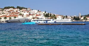 KOLIKO JE SIGURNA? "Luka Hvar pretrpana plovilima, a katamarani brzo ulaze i izlaze jer sljedeći s putnicima već čeka..."