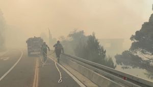 DVJESTO POLICAJACA TRAŽI PIROMANA Evakuirano 40 osoba, nekoliko odraslih i djece završilo u bolnici