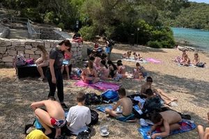 KUPANJE I UČENJE Nacionalni par Mljet educirao učenike: "Širimo svijest o očuvanju morskog okoliša!"