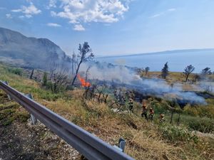 STIGLI KANADERI Izgorjela uljara u Marušićima i najmanje 12 kuća!