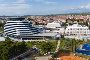 Drvenim štapom pretukao susjeda u Vodicama