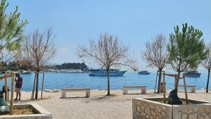 "Ovi se brodovi sidre blizu splitske plaže" - Ovo su pravila sidrenja brodova u blizini plaža u Hrvatskoj