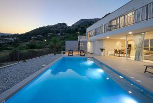 DA TURISTI NE POBJEGNU GLAVOM BEZ OBZIRA Ministar Glavina spustio cijenu najma svoje vile u Dalmaciji - evo i koliko!