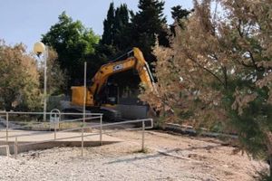 U Petrčane kraj Zadra stiglo ljeto, a dočekali su ga - teška gradilišta i prašina: "Hoće li se nova gradska vlast doći ovdje okupati?"