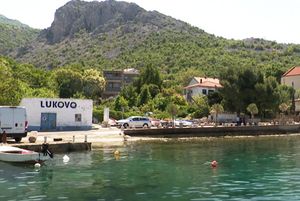 PROPADAJU RIVA I RIBARSKE KUĆICE U malom mjestu ispod Velebita svi stanovnici stanu u - jednu kuću