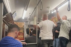 RIVA NA BAŠČARŠIJI Vesela ekipa u sarajevskom tramvaju susjede "počastila" pjesmom