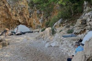 Talijani bez dozvole kampirali pa išli u ilegalni podvodni ribolov u Jadranovu