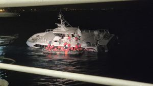 Oglasilo se Ministarstvo mora s detaljima: "Svi putnici s tonućeg katamarana kod Zadra su spašeni"