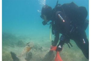 ČISTILA SE STOJA U eko akciji čišćenja pulskog podmorja izvučeno tri kubika otpada - sudjelovala i Hrvatska ratna mornarica!