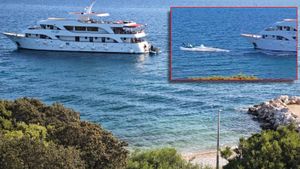 Bahatluk mimo zakona i kontrole: "Mini kruzerom se usidrili na samu plažu, pa glisirali gumenjakom 20 metara od obale!"