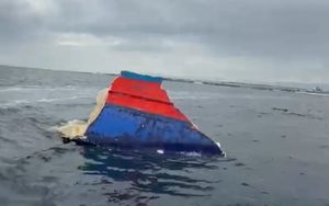 FOTO/VIDEO Komadi olupine plutaju Zadarskim kanalom, neke ljudi nalaze na obali Zadra - Jesu li ovo dijelovi Melite?