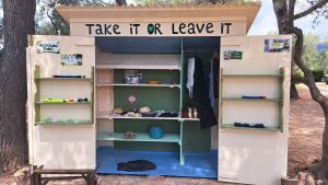 Reciklažna kućica s dušom u zelenoj oazi na Cresu