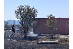 Vatrogasi se na Braču borili s udarima groma, a na Visu s poplavama