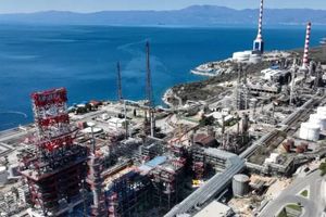 INA i međunarodni konzorcij kreću u izgradnju sustava zaštite ispod riječke rafinerije, trajnog rješenja za zaštitu kostrenskog podmorja
