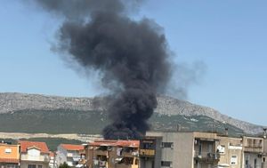 Gusti crni dim nadvio se nad Splitom!