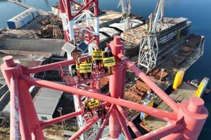 Aktivisti Greenpeacea uspeli se na 135 metara visoke tornjeve platforme u Puli