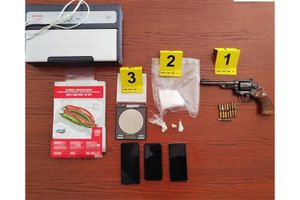 DUPLI POSAO  Slavonskom folkeru na Hvaru pronašli hrpu droge i oružje