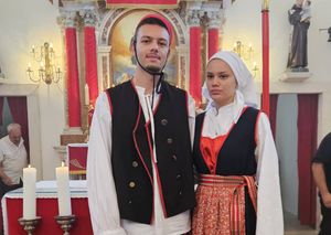 Krenulo je "Sestrunjsko lito" i vratila se stara narodna nošnja ovog otoka!