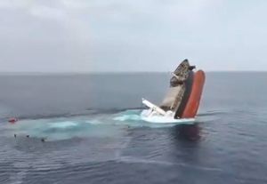 Spašeno deset članova posade napadnutog broda, sudbina ostalih mogla bi biti strašna!