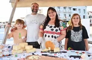 VRIDNE RUKE U Novalji održan sajam autohtonih proizvoda