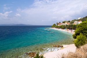 STRAVA NA PLAŽI Mrtav dva sata ležao pod suncobranom u Promajni : "Liječnici ga nisu uspjeli oživjeti pa samo otišli"